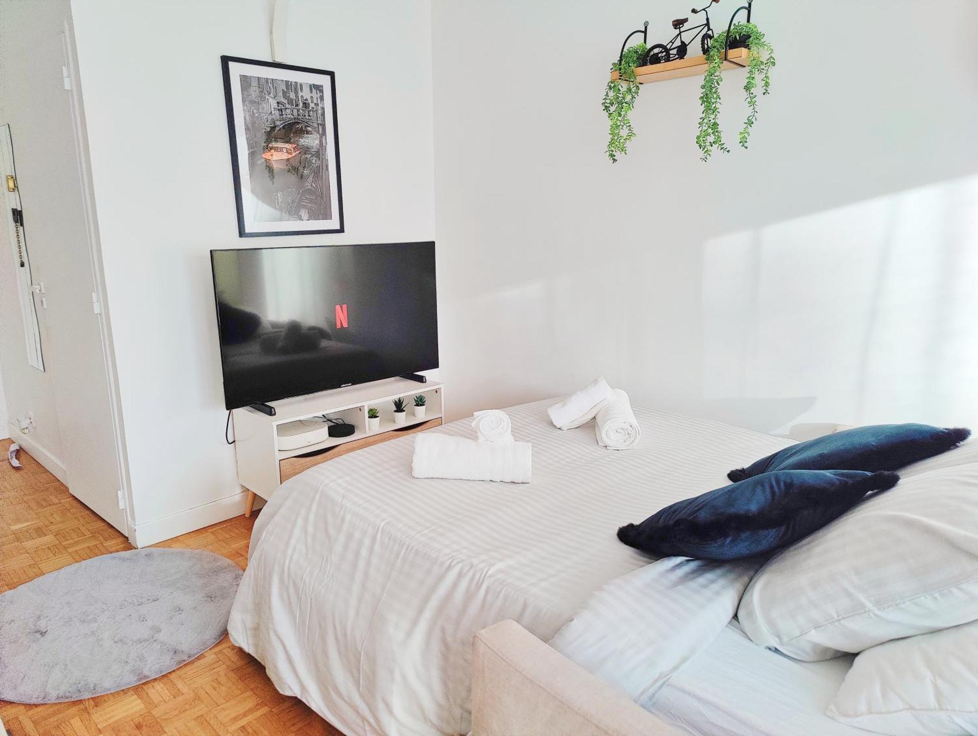 Metro A 2 Minutes Paris Centre Le Marais Apartment โรแมงวิลล์ ภายนอก รูปภาพ