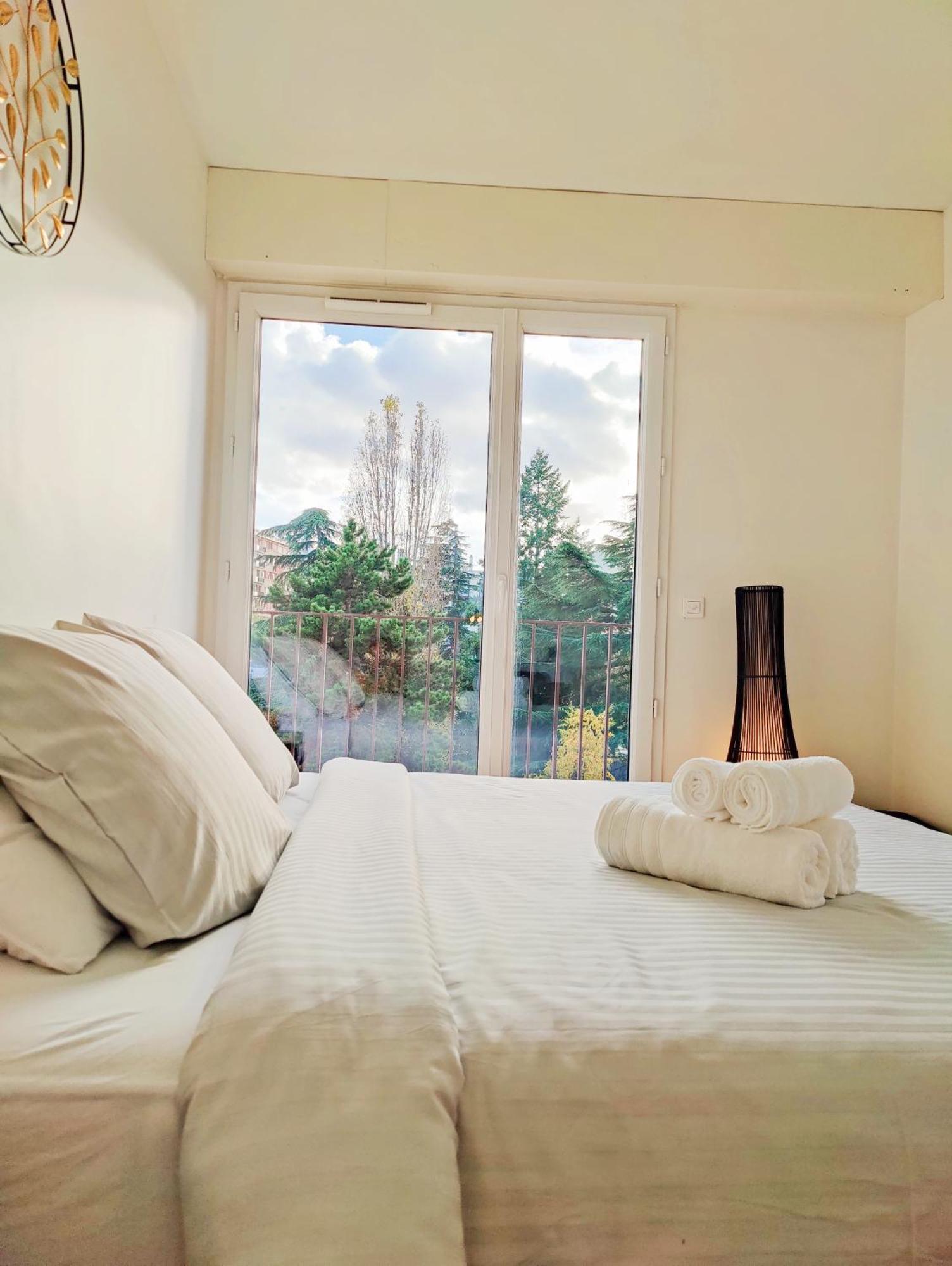 Metro A 2 Minutes Paris Centre Le Marais Apartment โรแมงวิลล์ ภายนอก รูปภาพ